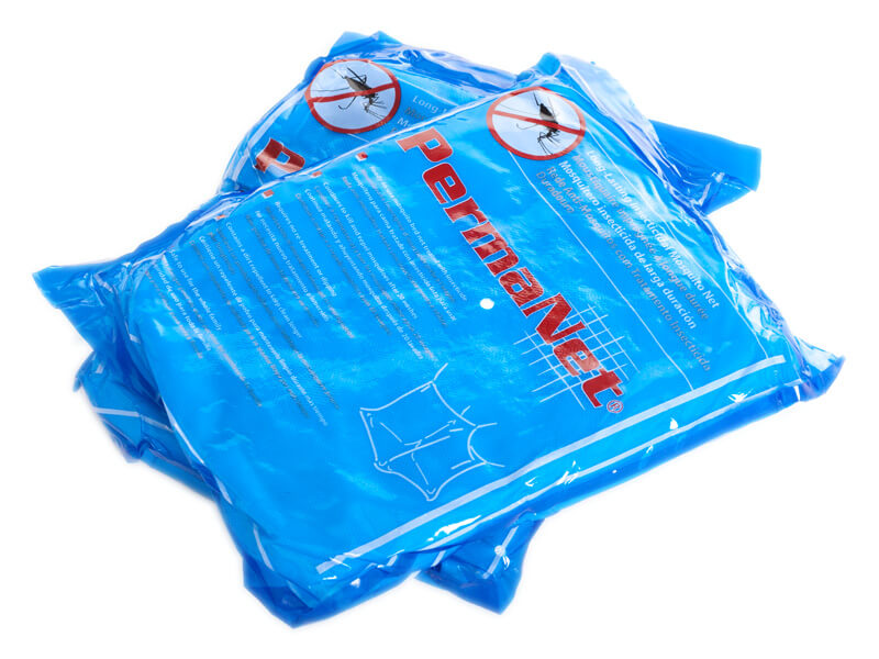 Zwei eingepackte Moskitonetze