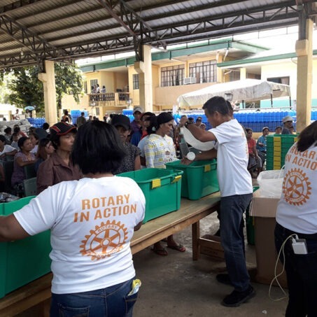 People handing out aid in the Philippines