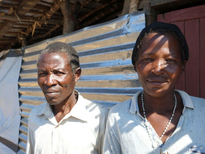 Portrait von Stephano und Mary, die ihr Zuhause in Malawi im Zyklon Idai verloren
