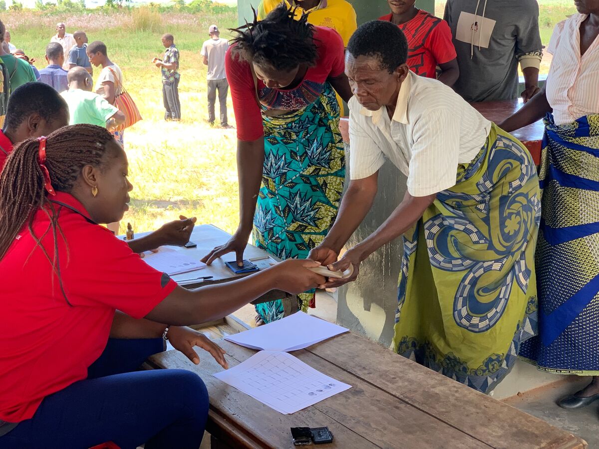 Cash distributions during ShelterBox's response to the floodings in the Nkhotakota region of Malawi.