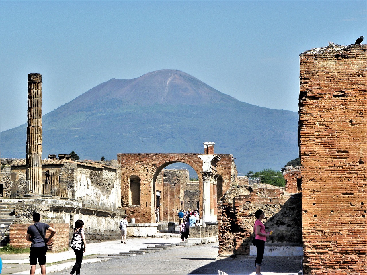 Antike Stadt Pompeji mit dem Vesuv